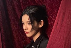 娱乐圈近期爆料顶流小花,顶流小花神秘恋情曝光，真相令人咋舌