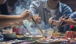 武汉吃饭爆料事件视频,一场视频引发的饮食安全热议