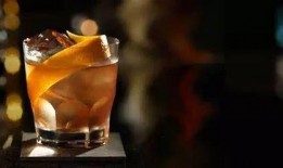 调酒紫皮爆料怎么做视频,跟随调酒大师学习制作经典鸡尾酒