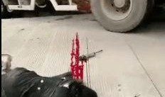 爆料撞摩托车妇女视频,网友热议安全出行