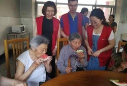 吃瓜娱乐圈爷爷奶奶,揭秘“吃瓜”爷爷奶奶的娱乐生活